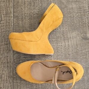 Qupid Mustard Yellow Platform Heels
